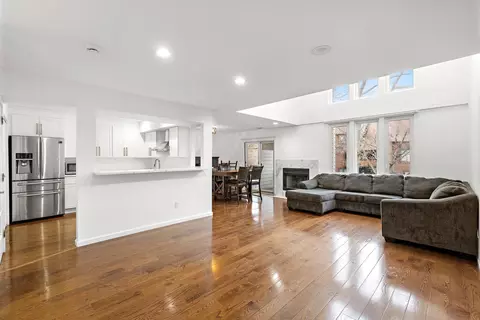 714 Mainsail Ln, Secaucus, NJ 07094