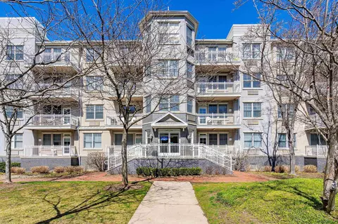 4 Constellation Pl #109, Jersey City, NJ 07305