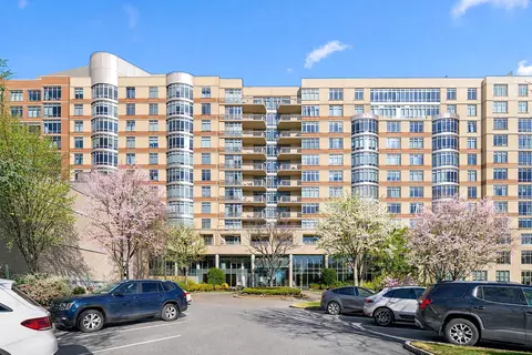 8100 River Rd # 1011, North Bergen, NJ 07047