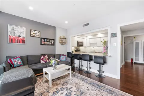 100 Shearwater Ct E #54, Jersey City, NJ 07305