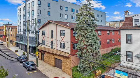 56 68th St #8, Guttenberg, NJ 07093