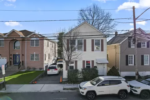 718 1st St, Secaucus, NJ 07094