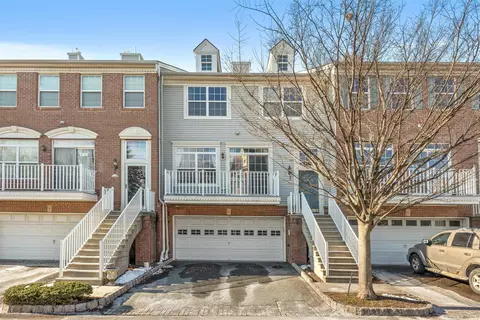 6 Hudson Ct, Jersey City, NJ 07305