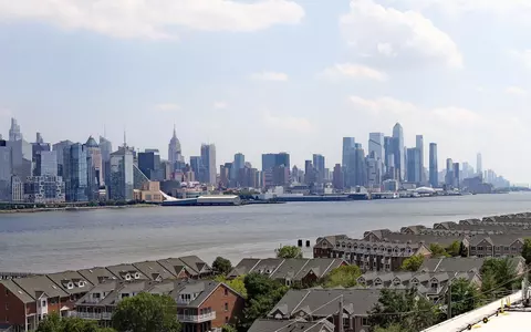 7002 Blvd E #6D, Guttenberg, NJ 07093