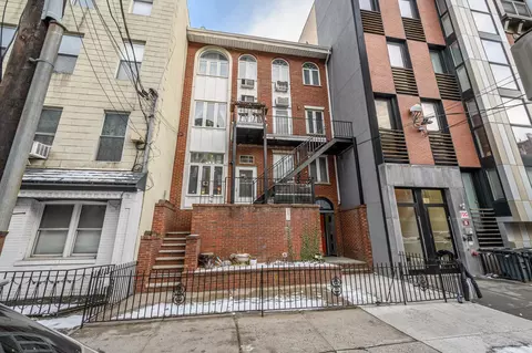 117 Clinton St #1F, Hoboken, NJ 07030