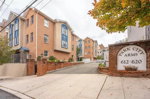 620 38th St #701, Union City, NJ 07087
