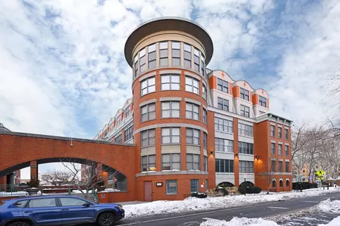 402 9th St #4A, Hoboken, NJ 07030