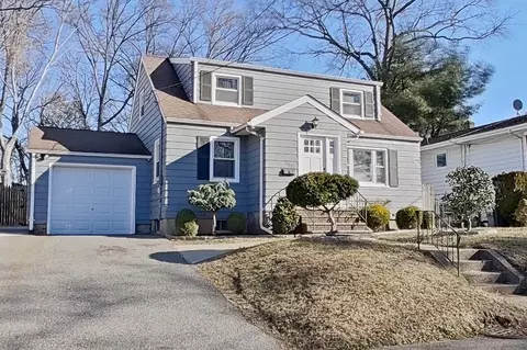 127 Iozia Ter, Elmwood Park, NJ 07407