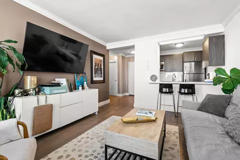 100 Manhattan Ave #1701, Union City, NJ 07087