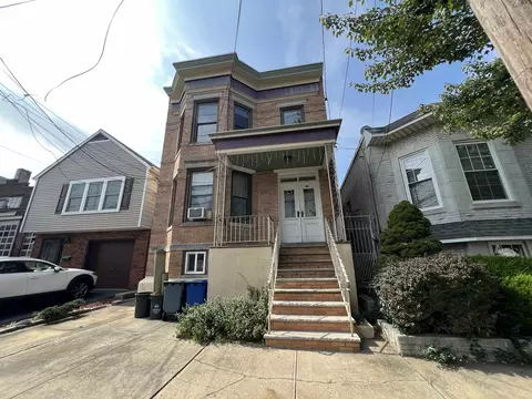 329 Centre Ave, Secaucus, NJ 07094