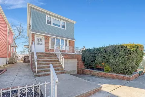134 W 49th St, Bayonne, NJ 07002