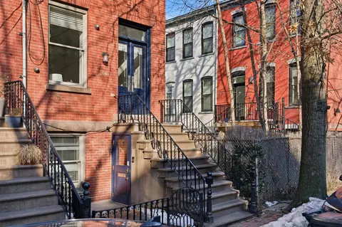 206 13th St, Hoboken, NJ 07030