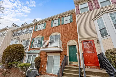 7 Cottonwood St, Jersey City, NJ 07305