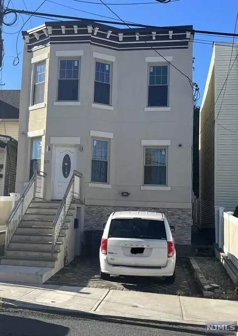 1525 38th St, North Bergen, NJ 07047