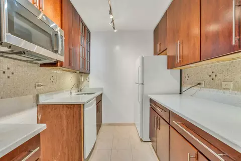 7004 Blvd E #38G, Guttenberg, NJ 07093