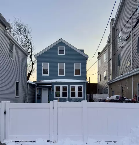 10 E 11th St, Bayonne, NJ 07002
