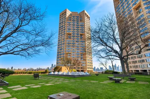 7002 Blvd E #8J, Guttenberg, NJ 07093