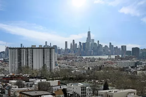500 Central Ave #401, Union City, NJ 07087