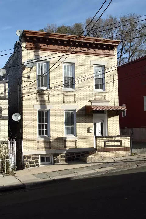 1320 44th St, North Bergen, NJ 07047