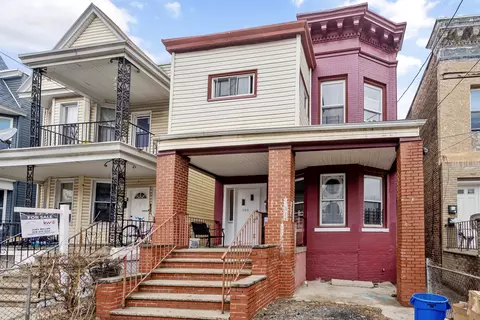 104 Wegman Pkwy, Jersey City, NJ 07305