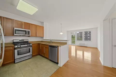 4 Constellation Pl #301, Jersey City, NJ 07305