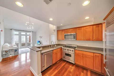 7400 River Rd #419, North Bergen, NJ 07047