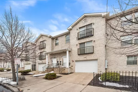 126 Gates Ave #B, Jersey City, NJ 07305