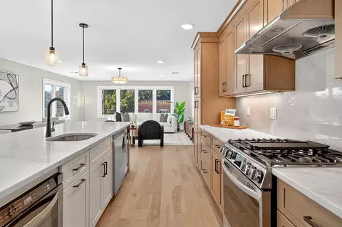 29 W 9th St, Bayonne, NJ 07002