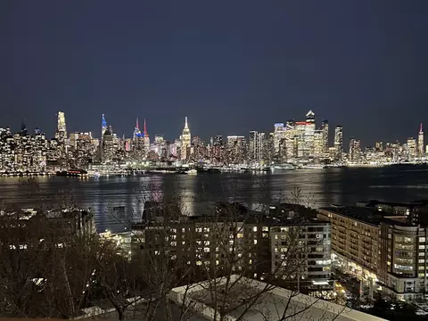 6040 Blvd E #8C, West New York, NJ 07093
