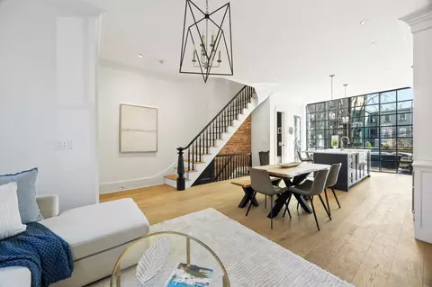 211 8th St, Jersey City, NJ 07302