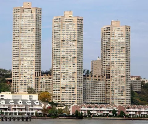 7000 Blvd E #33A, Guttenberg, NJ 07093