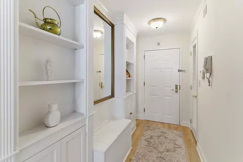 206 Shearwater Ct W #61, Jersey City, NJ 07305