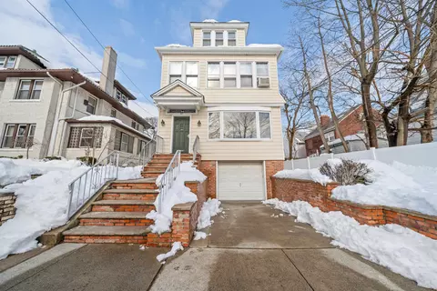 67 W 41st St, Bayonne, NJ 07002