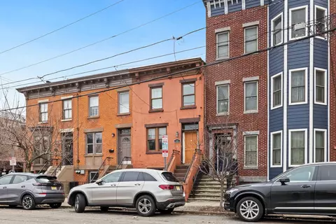 325 Pavonia Ave, Jersey City, NJ 07302