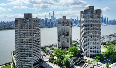 7002 Blvd E #5E, Guttenberg, NJ 07093