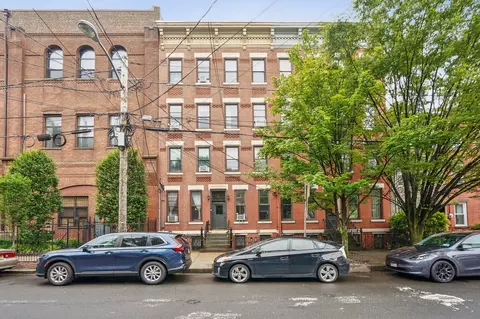 315 Pavonia Ave #3, Jersey City, NJ 07302