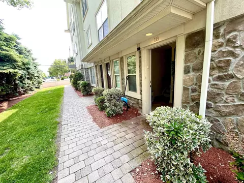 1625 Paterson Plank Rd #18, Secaucus, NJ 07094