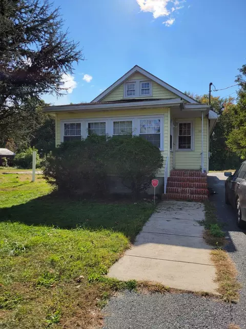 107 Broadway St, Penns Grove Township, NJ 08069