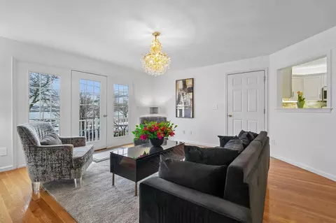 145 W 1st St, Bayonne, NJ 07002
