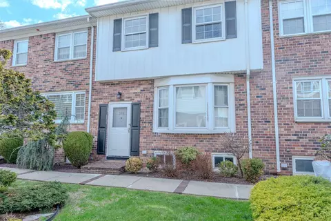 132 W 32nd St #C, Bayonne, NJ 07002