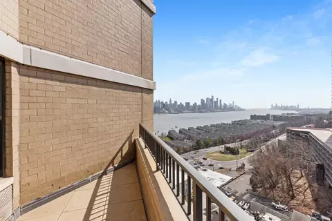 7000 Blvd E #24D, Guttenberg, NJ 07093
