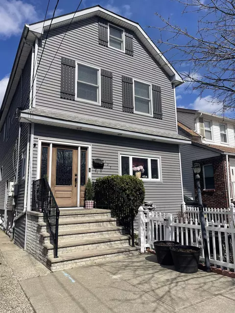 127 W 55th St, Bayonne, NJ 07002