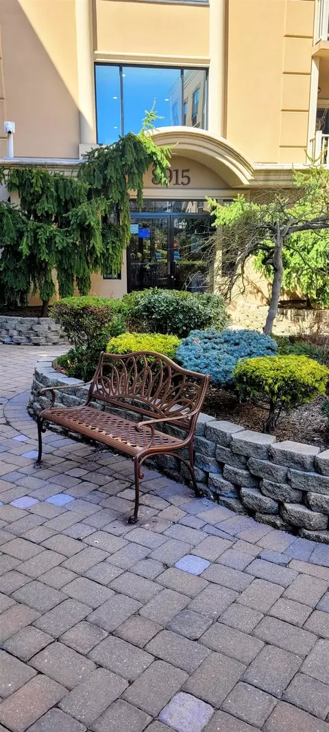 8915 Bergenwood Ave #4, North Bergen, NJ 07047
