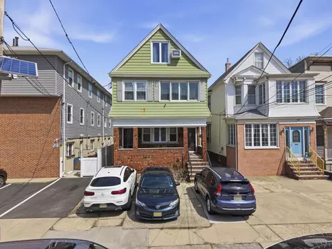 33 W 30th St, Bayonne, NJ 07002