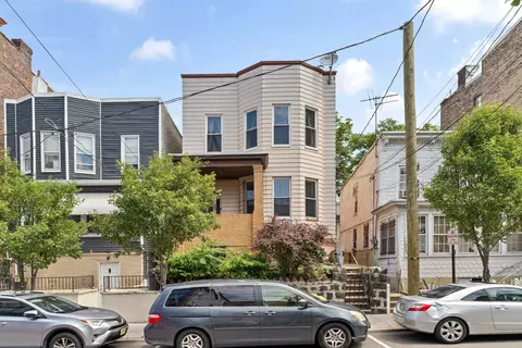 716 10th St, Union City, NJ 07087
