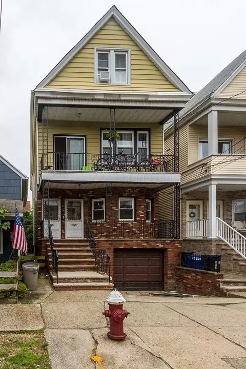 30 W 29th St, Bayonne, NJ 07002