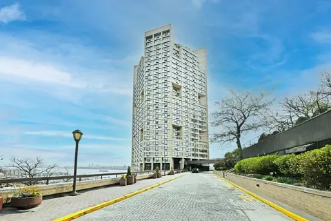 7004 Blvd E #1B, Guttenberg, NJ 07093