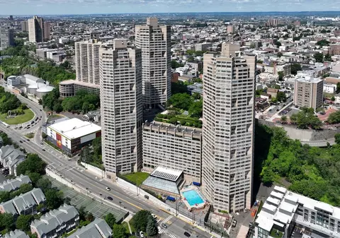 7004 Blvd E #1B, Guttenberg, NJ 07093