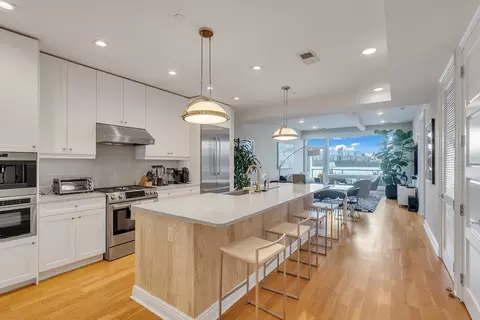 9 Somerset Ln #617, Edgewater, NJ 07020