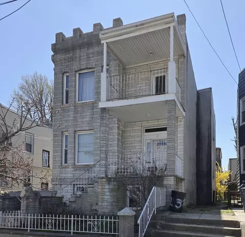 21 Bayview Ave, Jersey City, NJ 07305